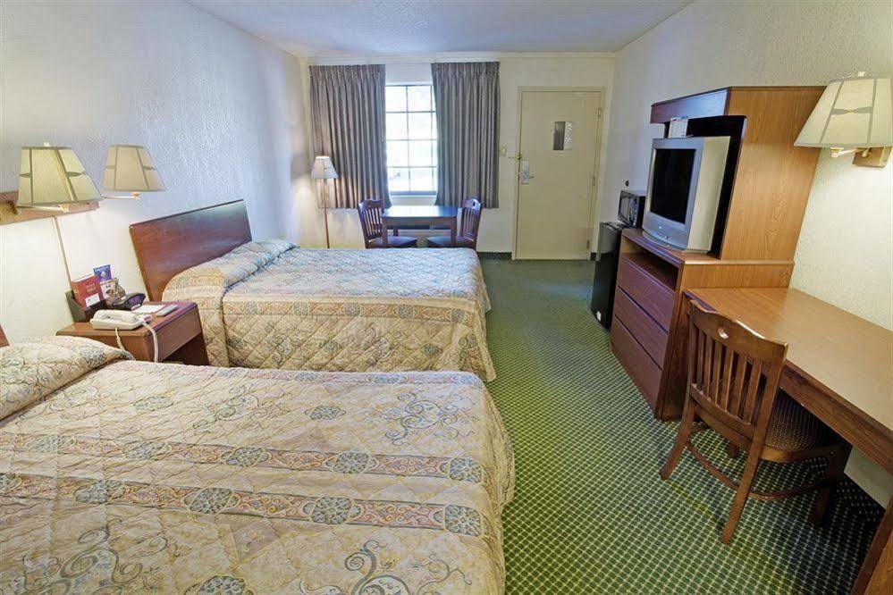 Americas Best Value Inn Richmond South Bellwood Esterno foto