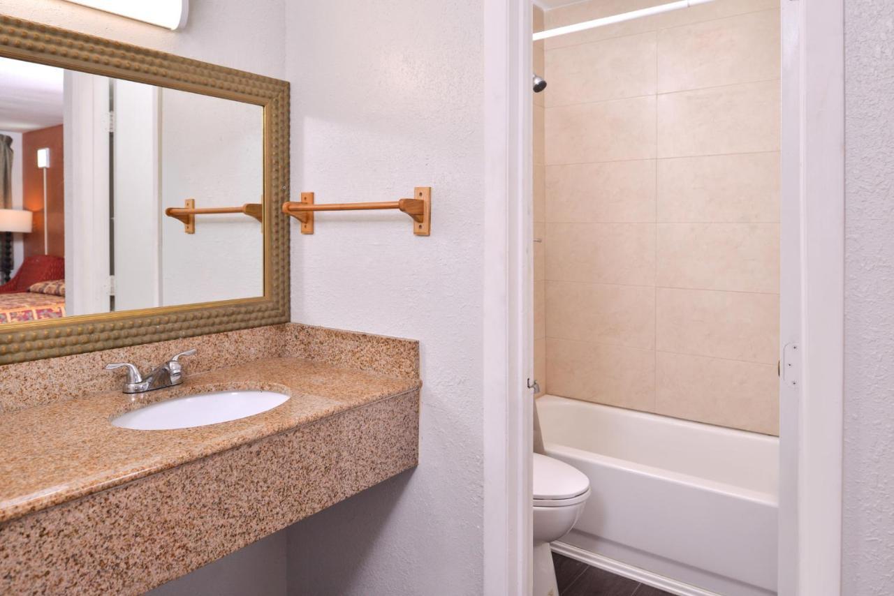 Americas Best Value Inn Richmond South Bellwood Esterno foto